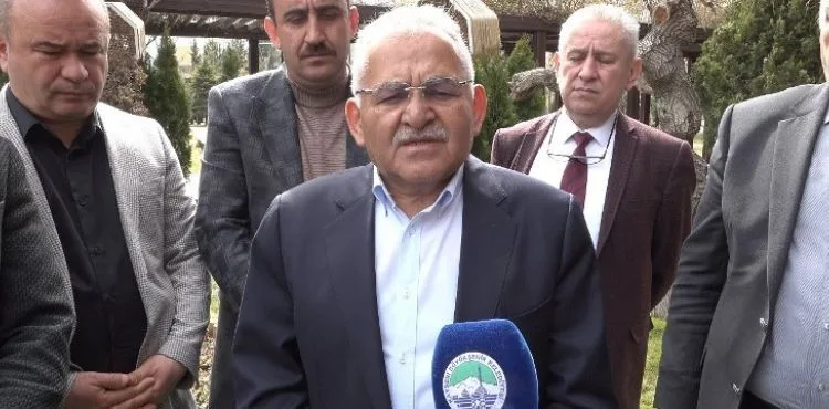 BÜYÜKKILIÇ: “DEĞERLİ BÜYÜĞÜMÜZ HACI İZZET BAYRAKTAR’A ALLAH’TAN RAHMET DİLİYORUZ”