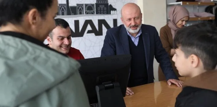 BAŞKAN ÇOLAKBAYRAKDAR; “DEPREMZEDE KARDEŞLERİMİZİN HER DAİM YANINDAYIZ”