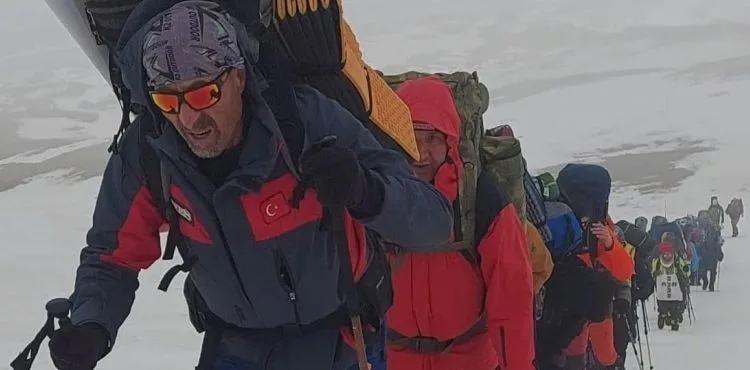 Erciyes’e Deprem Şehitleri tırmanışı