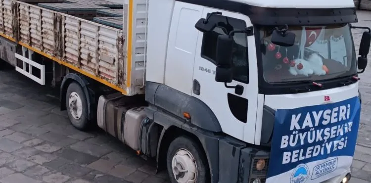 KAYSERİ BÜYÜKŞEHİR’DEN MALATYA DARENDE BELEDİYESİ’NE 3 BİN METREKARE KİLİTLİ PARKE DESTEĞİ