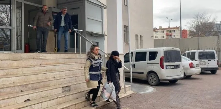 Hırsızlık suçundan aranan 2 hükümlü yakalandı