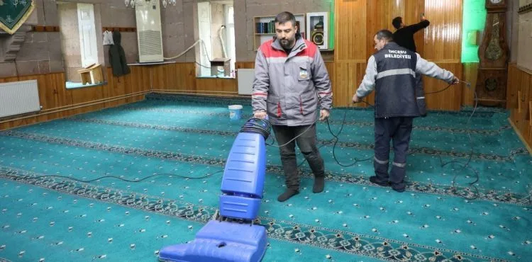 İncesu camileri gül suyu ile temizlendi