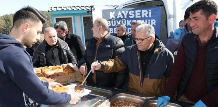KAYSERİ VE KAHRAMANMARAŞ’TA İFTAR SOFRALARI BÜYÜKŞEHİR’DEN