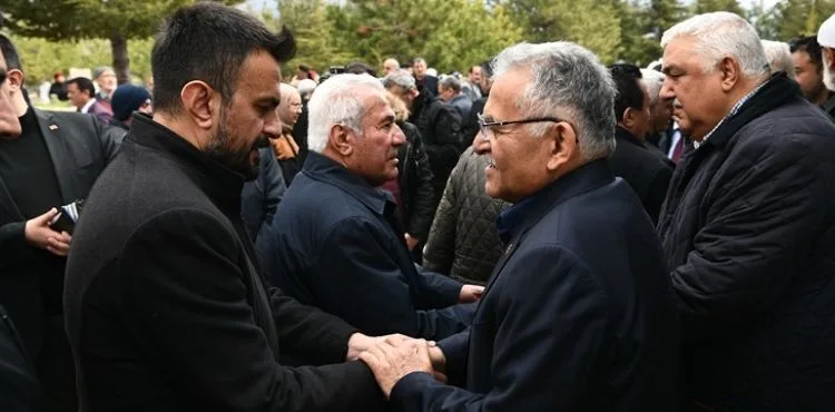 BAŞKAN BÜYÜKKILIÇ’IN ABLASI NAFİYE TOKGÖZ TOPRAĞA VERİLDİ