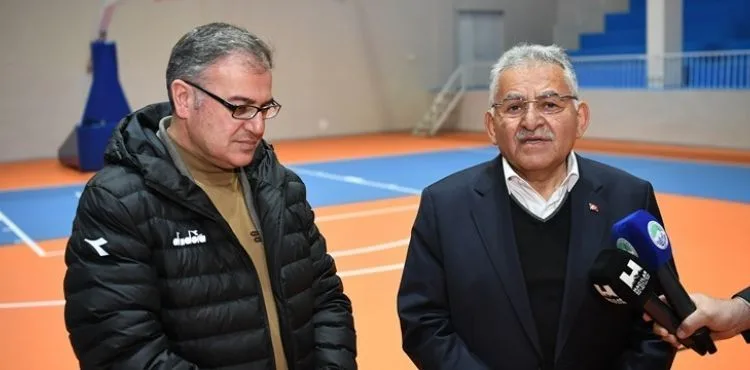 BAŞKAN BÜYÜKKILIÇ, SPOR SALONUNU İNCELEDİ, BASKET OYNADI