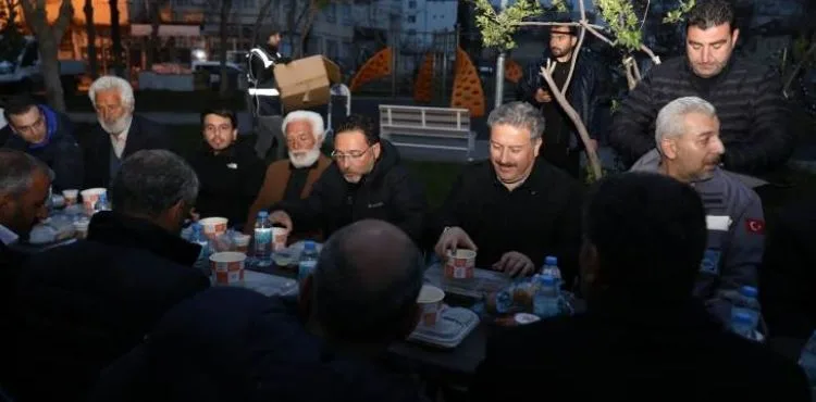 BAŞKAN PALANCIOĞLU, ADIYAMAN’DA DEPREMZEDELERLE İFTAR SOFRASINDA BULUŞTU