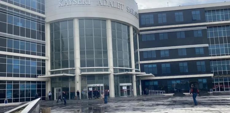 Evinin balkonundan ateş ederek bir kişiyi yaralayan şahsa 4 yıl 5 ay 20 gün hapis