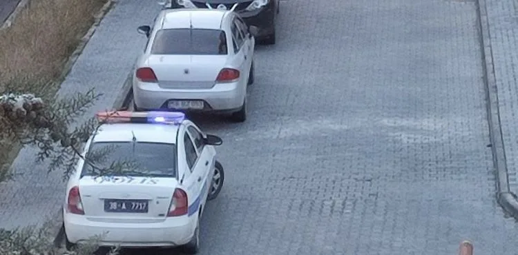 28 yaşındaki genç kendini astı
