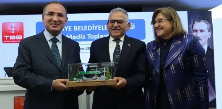BAŞKAN BÜYÜKKILIÇ, 4 YILDA 29 ÖDÜL ALARAK YATIRIM VE HİZMETLERİ TAÇLANDIRDI