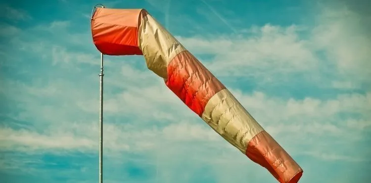 Meteoroloji uyardı: Çatı uçması, ağaç devrilmesi ve gaz zehirlenmesine dikkat!