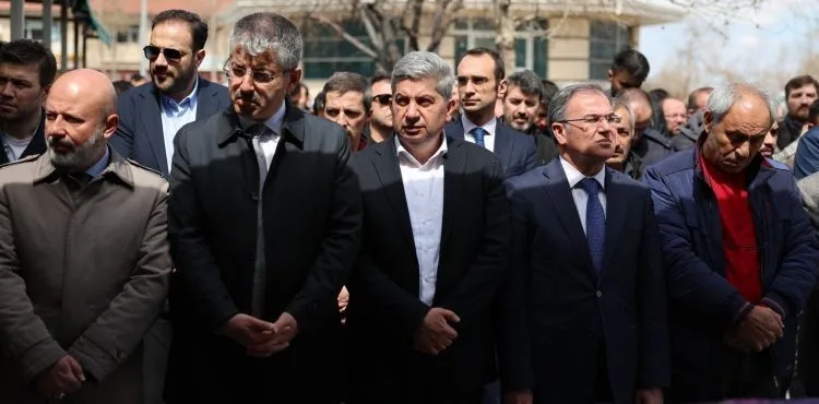 VELİ ALPASLAN HOCA SON YOLCULUĞUNA UĞURLANDI