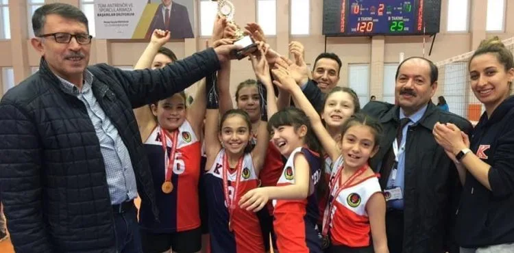 Okullararası Voleybol Minik Kızlar A müsabakaları bitti