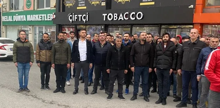 HARB-İŞ sendika üyeleri HARB-İŞ binası önünde eylem yaptı