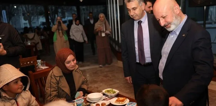BAŞKAN ÇOLAKBAYRAKDAR, YETİM ÇOCUKLARLA İFTAR AÇTI