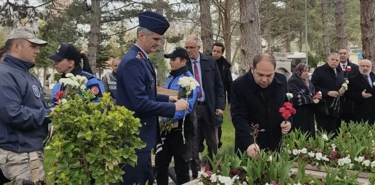 Polis teşkilatının kuruluş yıldönümü nedeniyle şehitlik ziyaret edildi