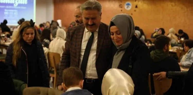 BAŞKAN PALANCIOĞLU, YETİM VE ÖKSÜZ ÇOCUKLAR İLE İFTAR SOFRASINDA BULUŞTU