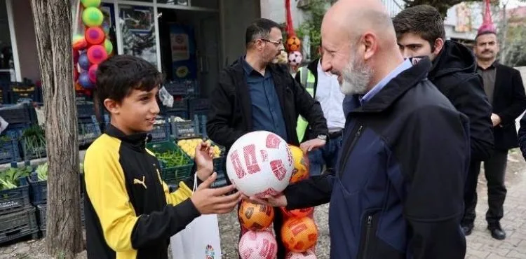 BAŞKAN ÇOLAKBAYRAKDAR, DEPREMZEDELERİN HEM DUASINI ALDI HEM DE GÖNLÜNÜ FETHETTİ