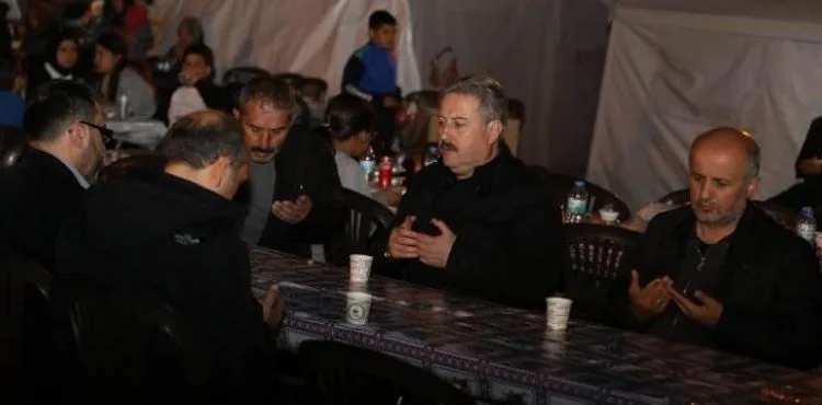 MELİKGAZİ BELEDİYESİ ÇİN MAHALLESİNDEKİ ÇADIRKENT’TE İFTAR BERABERLİĞİ