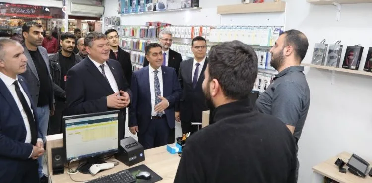 YRP Kayseri Milletvekili Adayları, seçim çalışmasına Yeşilmahalle’den başladı