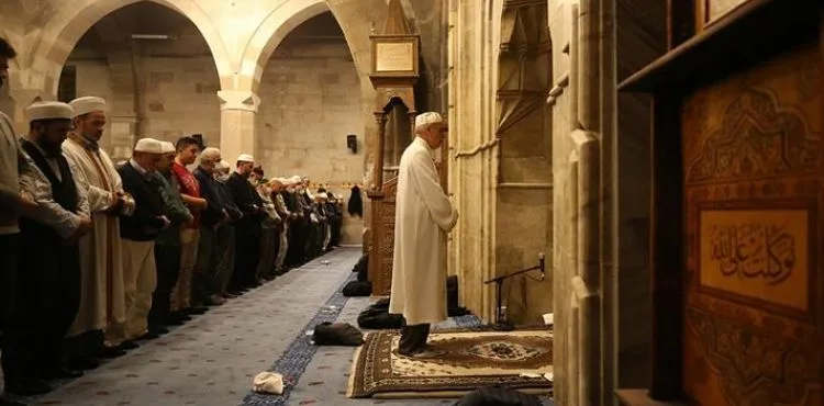 33 yıldır hatimle teravih namazı kıldırıyor