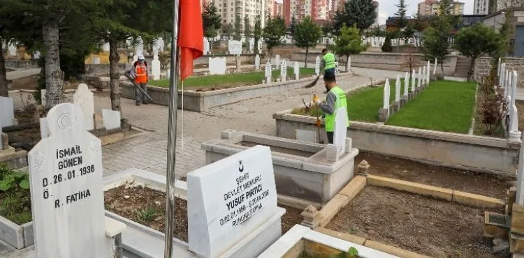 TALAS MEZARLIKLARINA BAYRAM TEMİZLİĞİ