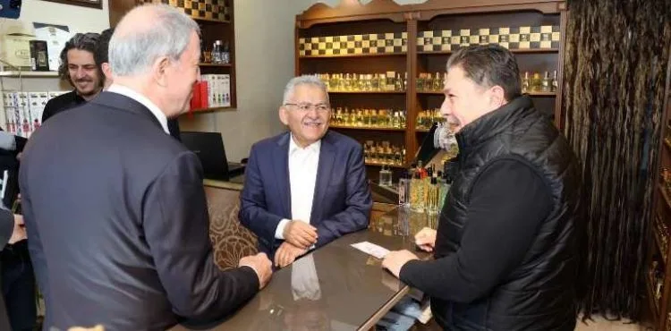 BAKAN AKAR İLE BAŞKAN BÜYÜKKILIÇ’TAN ESNAF ZİYARETİ