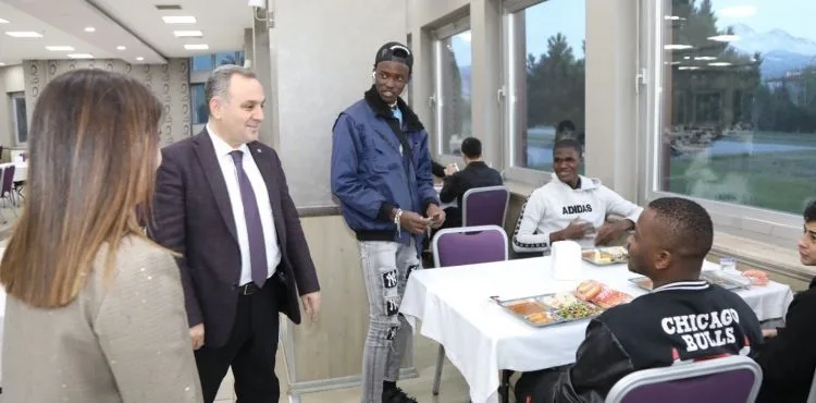 Rektör Altun, Uluslararası Öğrencilerle İftar Yaptı