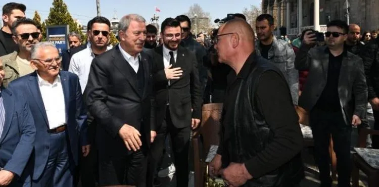 BAKAN AKAR VE BAŞKAN BÜYÜKKILIÇ’TAN TARİHİ KAPALI ÇARŞI ESNAFINA ZİYARET