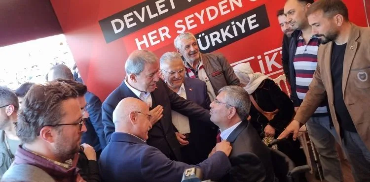 Bakan Akar, vekil adayı Mete Kurt’u ziyaret etti
