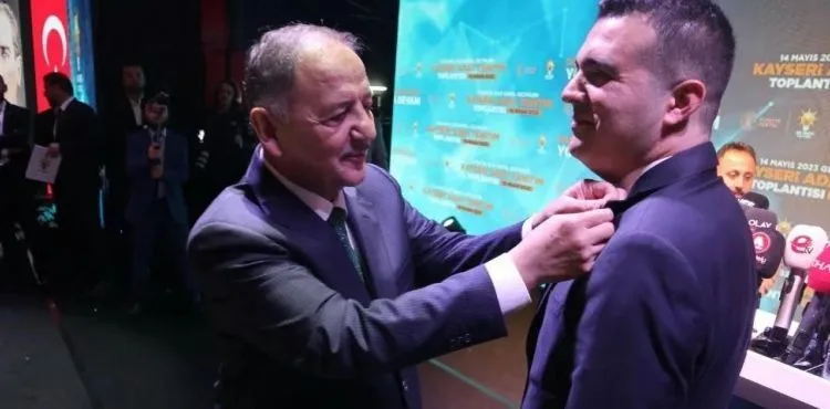 AK Parti saflarına geçen Özvarinli’ye tepki