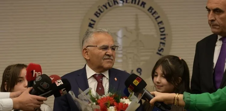 BAŞKAN BÜYÜKKILIÇ, KOLTUĞUNU ÇOCUKLARA DEVRETTİ