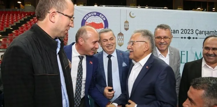 BAŞKAN BÜYÜKKILIÇ, İFTARINI MEMURLARLA AÇTI