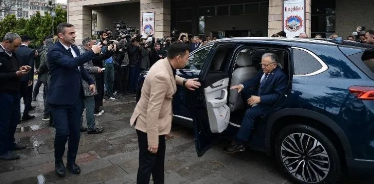 BAKAN AKAR İLE BAŞKAN BÜYÜKKILIÇ, BAYRAMLAŞMA PROGRAMLARINA TOGG İLE KATILDI