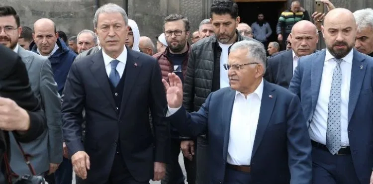 BAKAN AKAR İLE BAŞKAN BÜYÜKKILIÇ, BAYRAM SEVİNCİNİ VATANDAŞLARLA YAŞADI