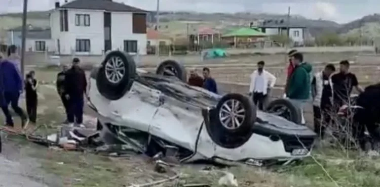 Araç takla attı: 2 yaralı