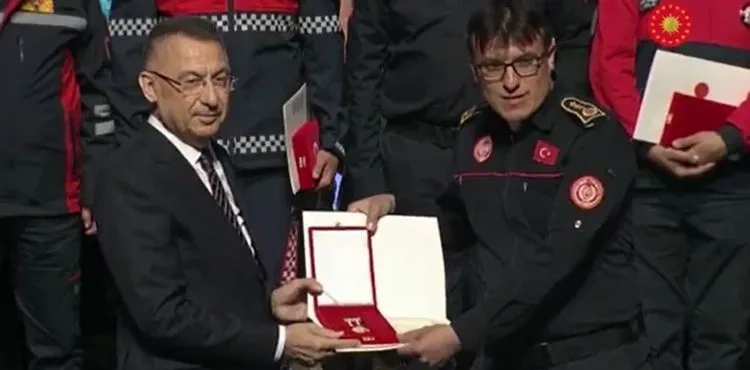 CUMHURBAŞKANI ERDOĞAN’DAN KAYSERİ BÜYÜKŞEHİR İTFAİYESİ’NE DEVLET ÜSTÜN FEDAKÂRLIK MADALYASI