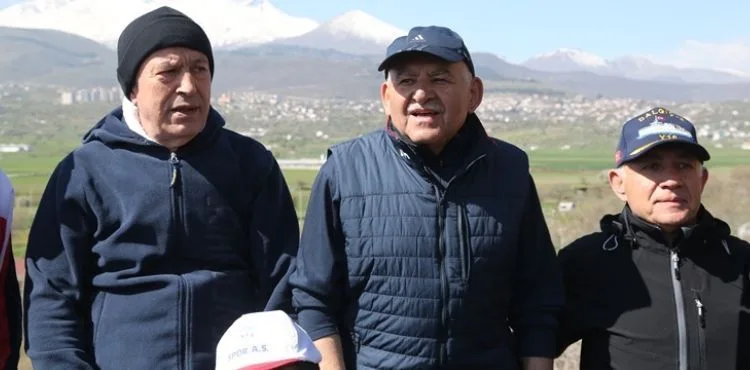 BAKAN AKAR VE BAŞKAN BÜYÜKKILIÇ, KAYSERİLİLERLE DOĞA YÜRÜYÜŞÜ YAPTI, FİDAN DİKTİ