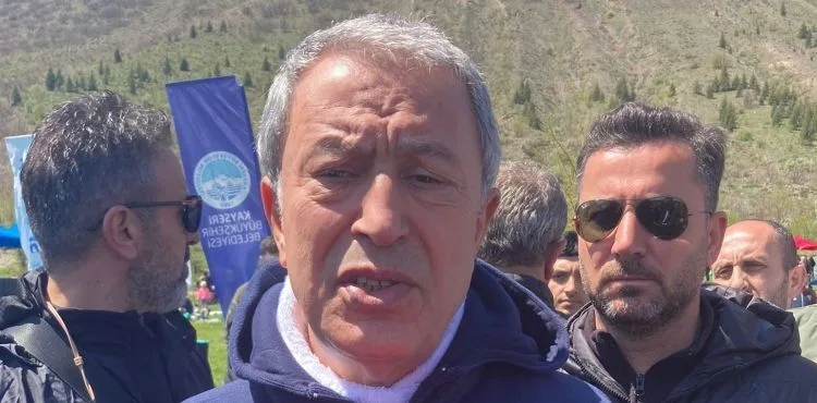 Bakan Akar: “Deprem sırasında bile birliklerimize saldırı girişiminde bulundular”
