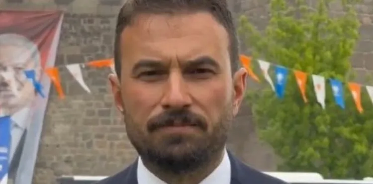 CHP’li Ünalmış’tan kale surlarından Akar’ın afişlerinin kaldırılmamasına tepki