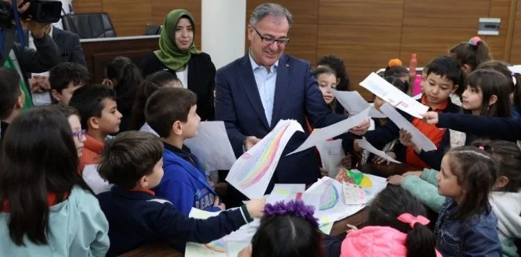 MİNİK ÖĞRENCİLERDEN BAŞKAN ÖZDOĞAN’A ZİYARET