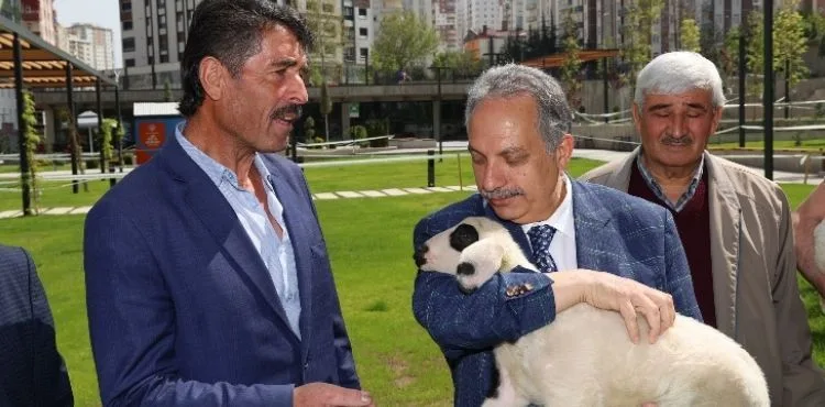 BAŞKAN YALÇIN’A ‘ÇİFTÇİLER GÜNÜ’ SÜRPRİZİ
