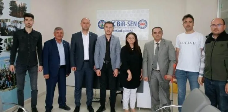engelli kamu görevlilerinin taleplerini dile getirdi.