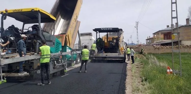 BAŞKAN BÜYÜKKILIÇ VERDİĞİ SÖZÜ TUTTU, AKMESCİT’TE 4 MİLYON TL’LİK ASFALT ÇALIŞMASI YAPILIYOR