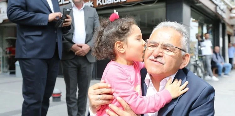 BAŞKAN BÜYÜKKILIÇ, ESNAF VE VATANDAŞLARLA BULUŞTU