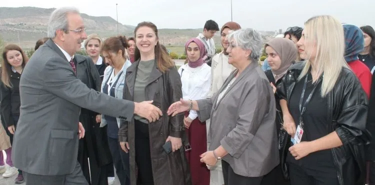 NNYÜ’DE HEMŞİRELER GÜNÜ KUTLANDI