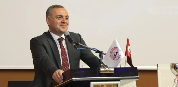 ERÜ’de Başarılı Sporcular Ödüllendirildi