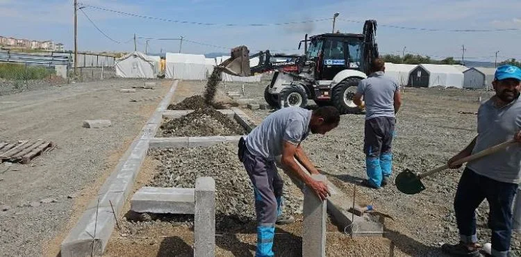 MELİKGAZİ DEPREMZEDELERİN YANINDA OLMAYA DEVAM EDİYOR