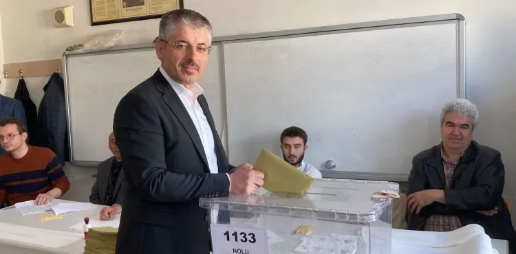 Milletvekili Adayı Çopuroğlu, oyunu kullandı