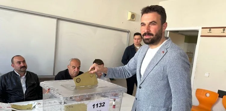 Milletvekili Adayı Ünalmış, oyunu kullandı