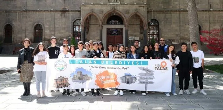 BAŞKAN YALÇIN'DAN KIRSALDAKİ ÖĞRENCİLERE MÜZE SÜRPRİZİ